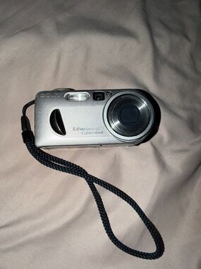 Sony Cyber-shot DSC-P10 digital camera Vintage